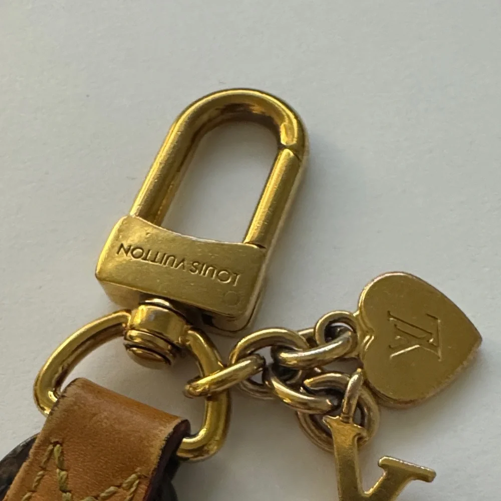 🔘Louis Vuitton Monogram Brown and Gold Key Chain - Picture 2 of 6